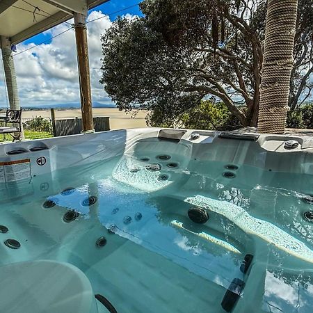 Large Riverfront Home With Spa And Stage Te Kopuru Exterior photo