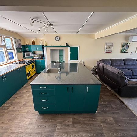 Large Riverfront Home With Spa And Stage Te Kopuru Exterior photo