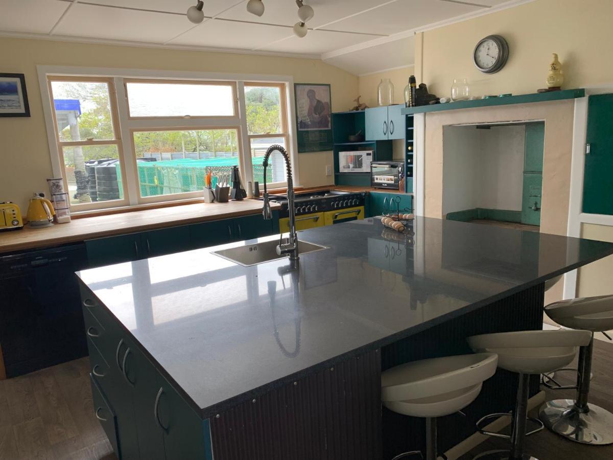 Large Riverfront Home With Spa And Stage Te Kopuru Exterior photo