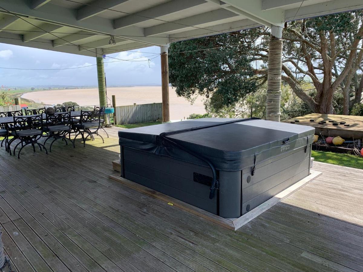 Large Riverfront Home With Spa And Stage Te Kopuru Exterior photo