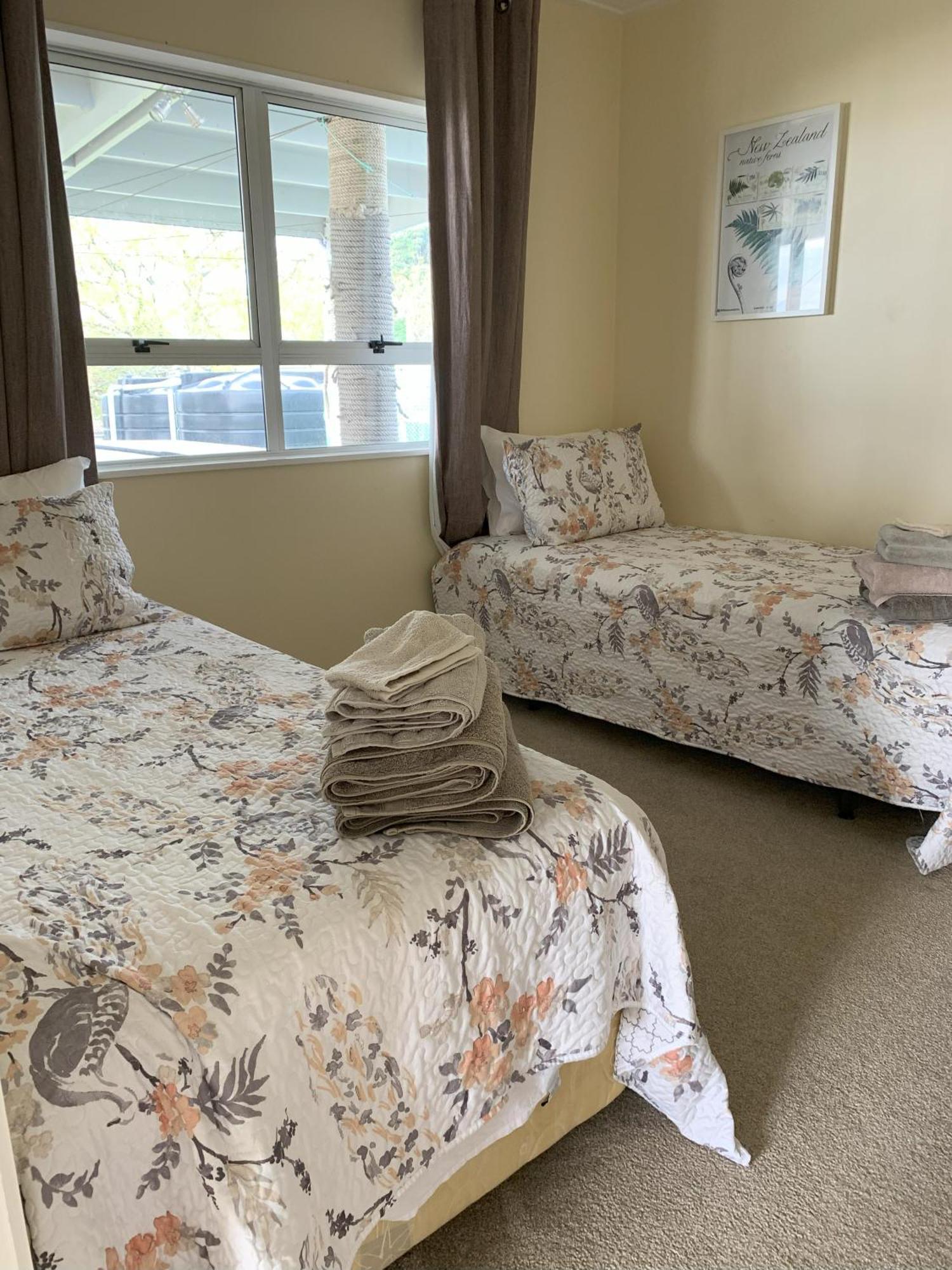 Large Riverfront Home With Spa And Stage Te Kopuru Exterior photo